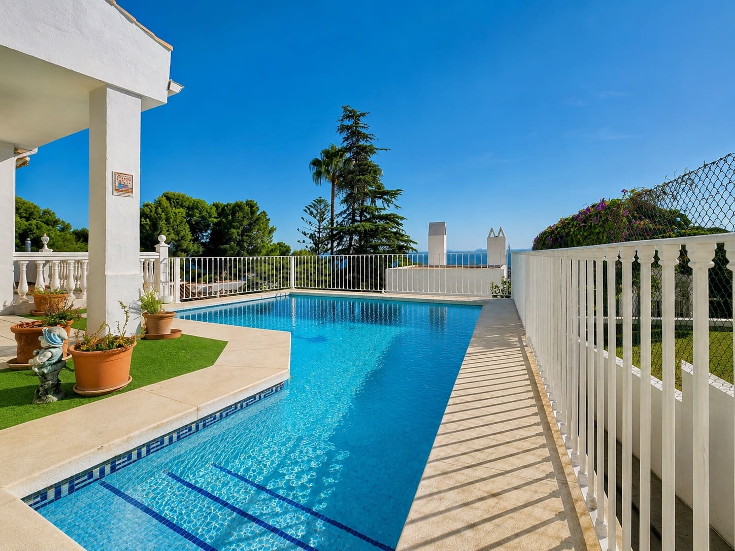 4 sypialnia Willa na sprzedaż w Estepona z basenem garażem - 1 050 000 € (Ref: 10038715)