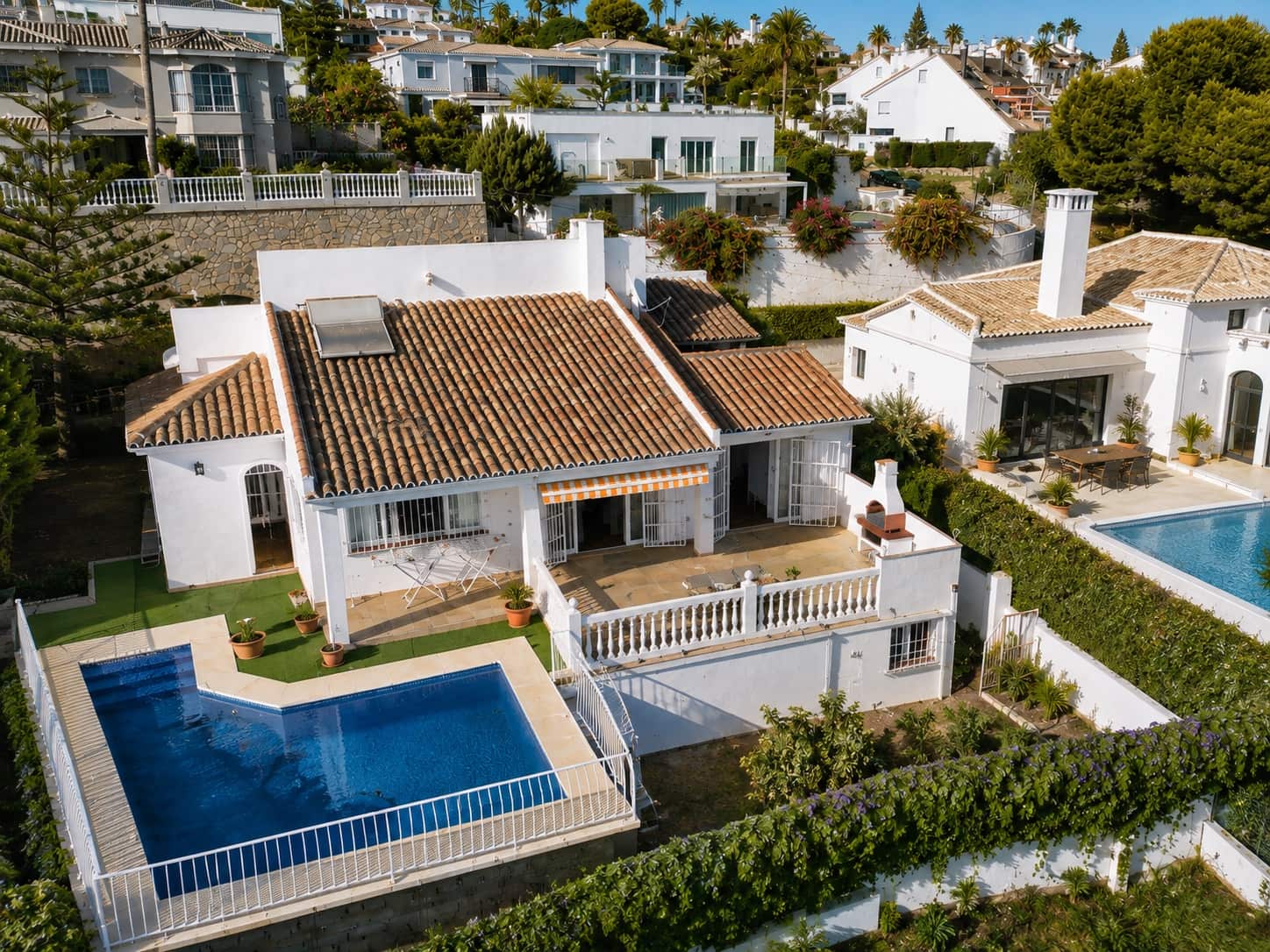 4 sypialnia Willa na sprzedaż w Estepona z basenem garażem - 1 050 000 € (Ref: 10038715)