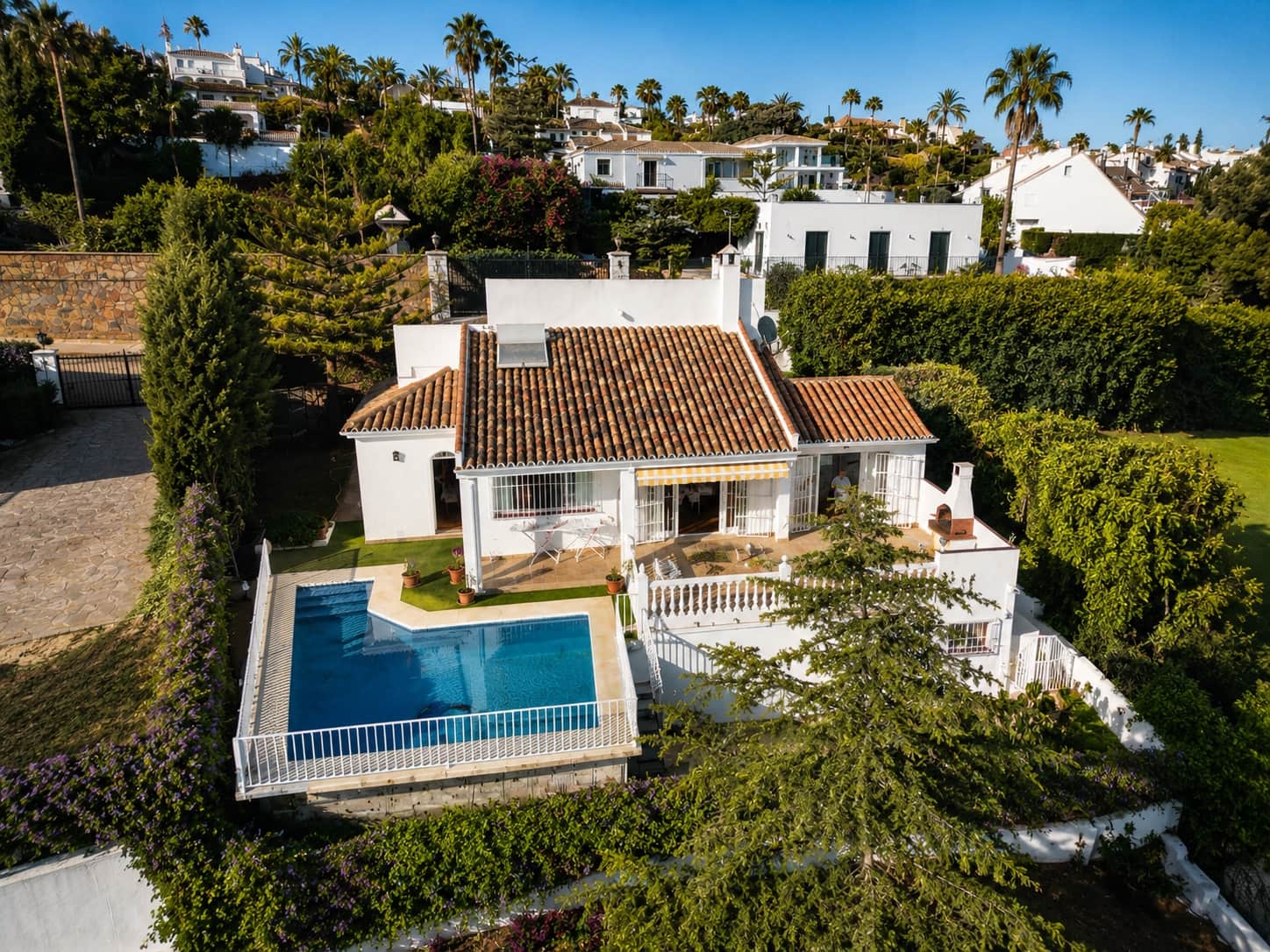4 sypialnia Willa na sprzedaż w Estepona z basenem garażem - 1 050 000 € (Ref: 10038715)