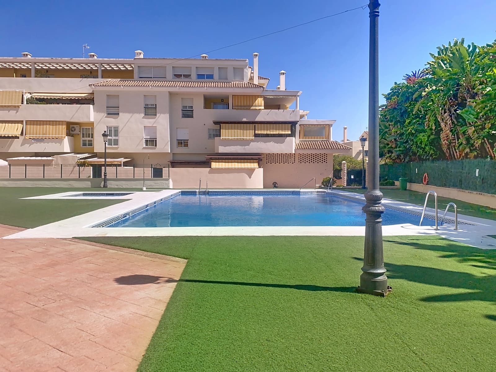 2 soveværelse Lejlighed til salg i Estepona med swimmingpool garage - € 615.000 (Ref: 10047080)