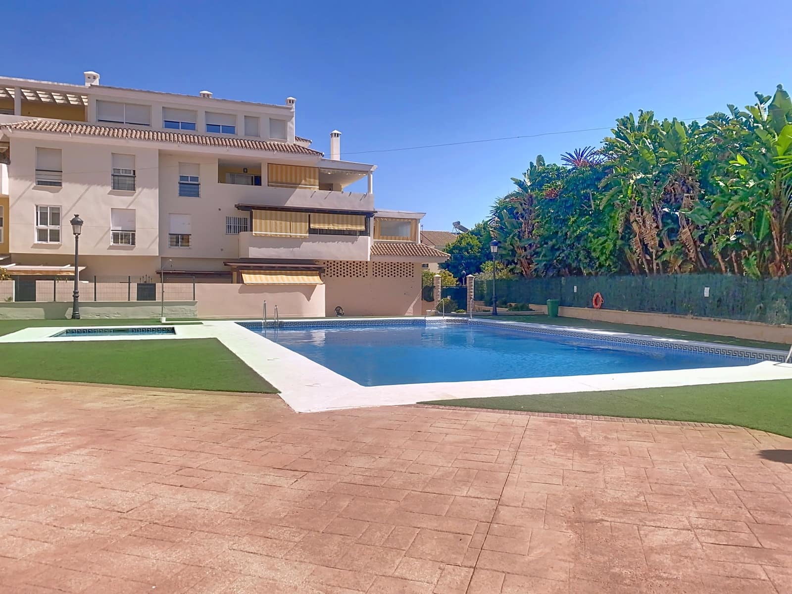 2 soveværelse Lejlighed til salg i Estepona med swimmingpool garage - € 615.000 (Ref: 10047080)