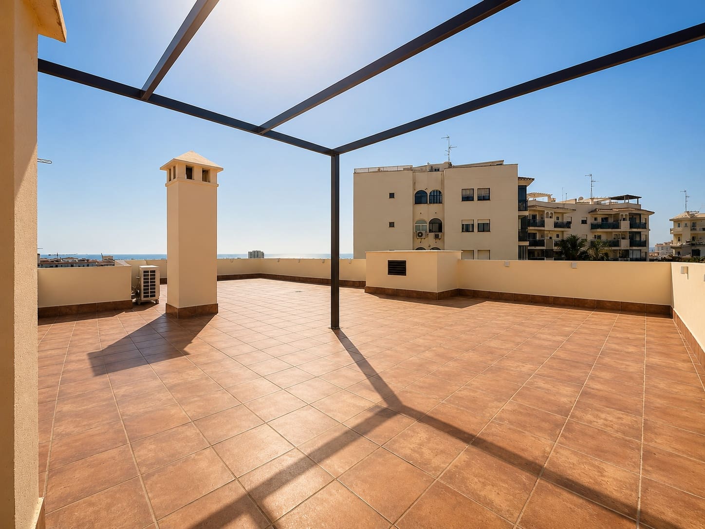 2 soveværelse Lejlighed til salg i Estepona med swimmingpool garage - € 615.000 (Ref: 10047080)