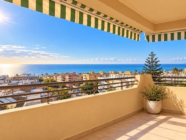 4 bedroom Penthouse for sale in Estepona with pool - € 450,000 (Ref: 10054966)