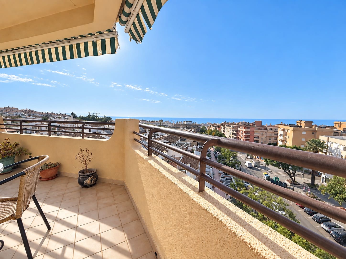 4 Zimmer Penthouse zu verkaufen in Estepona mit Pool - 450.000 € (Ref: 10054966)