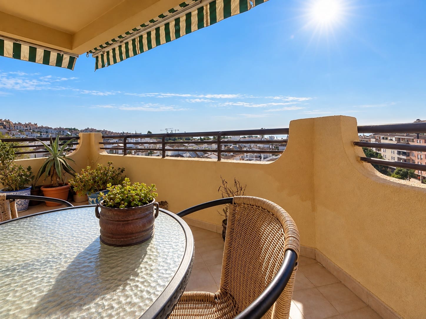 4 Zimmer Penthouse zu verkaufen in Estepona mit Pool - 450.000 € (Ref: 10054966)