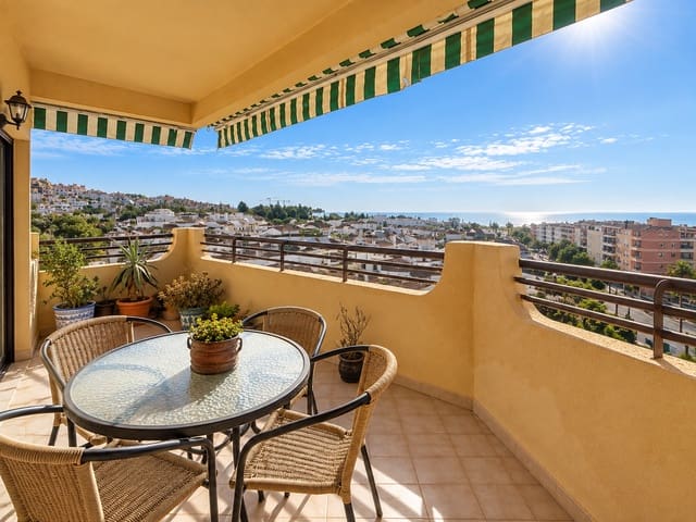 4 bedroom Penthouse for sale in Estepona with pool - € 450,000 (Ref: 10054966)