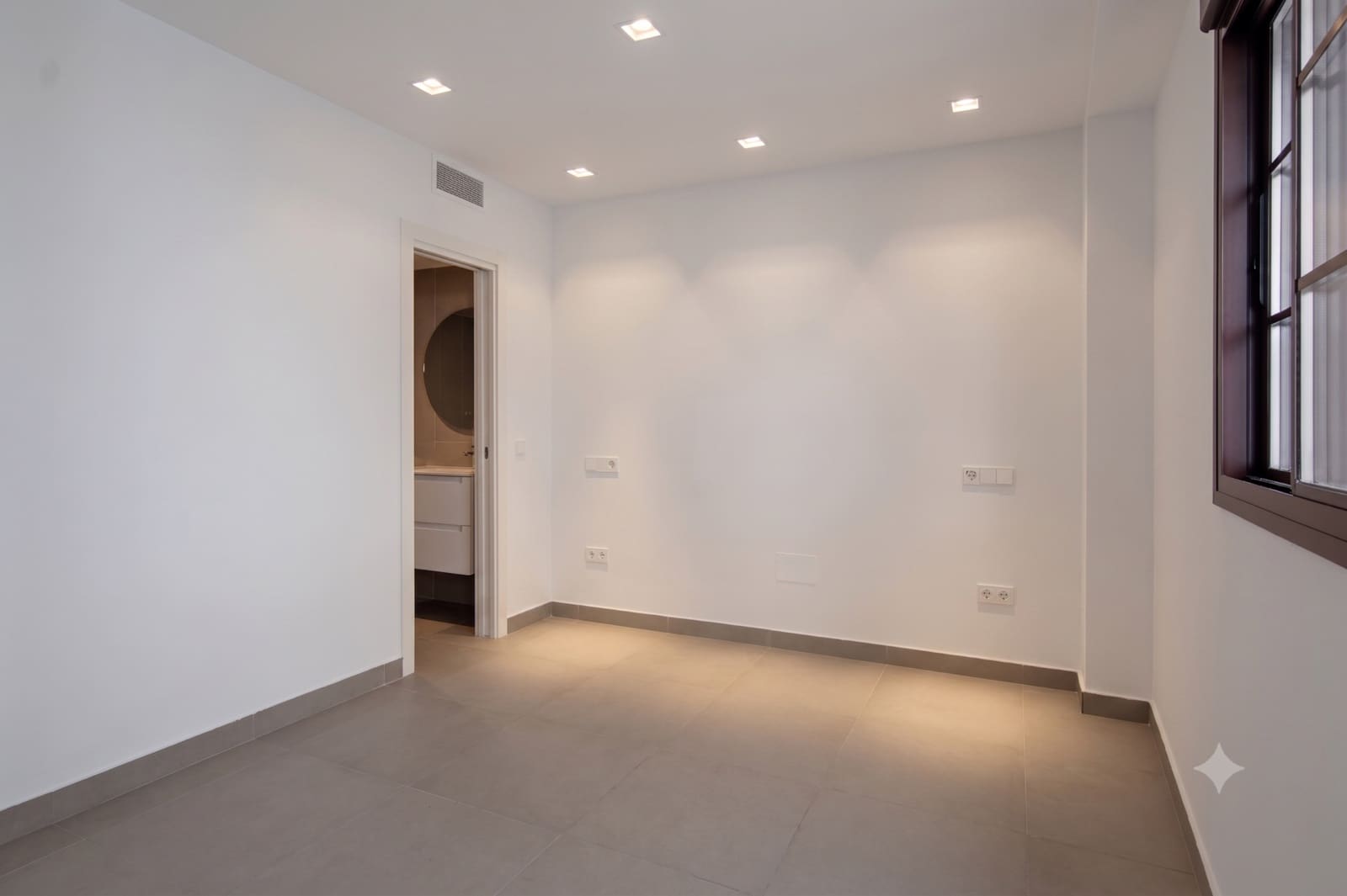 Casa de 3 habitaciones en Estepona en venta - 875.000 € (Ref: 10061726)