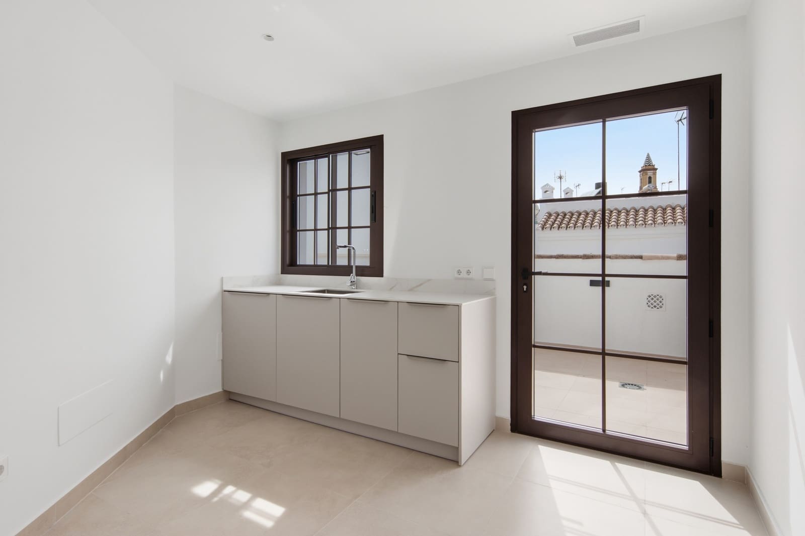 Casa de 3 habitaciones en Estepona en venta - 875.000 € (Ref: 10061726)