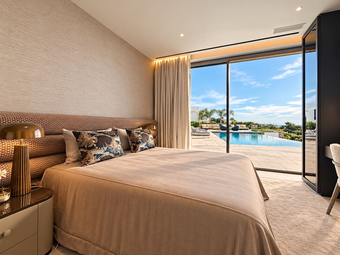6 bedroom Villa for sale in Sotogrande with pool garage - € 7,950,000 (Ref: 10078115)