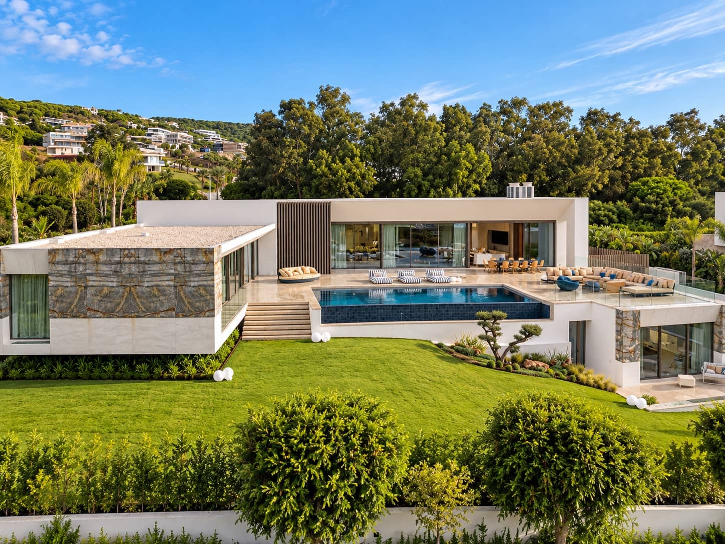 6 bedroom Villa for sale in Sotogrande with pool garage - € 7,950,000 (Ref: 10078115)