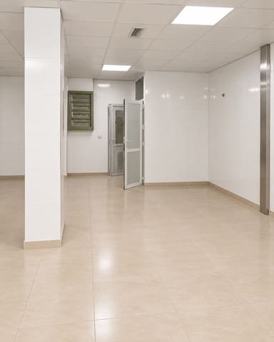 Local Comercial en Estepona en venta - 557.000 € (Ref: 10094442)