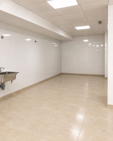 Local Comercial en Estepona en venta - 557.000 € (Ref: 10094442)