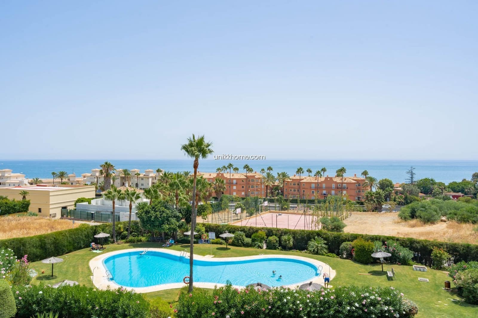 3 bedroom Apartment for sale in Estepona with pool garage - € 495,000 (Ref: 7654073)