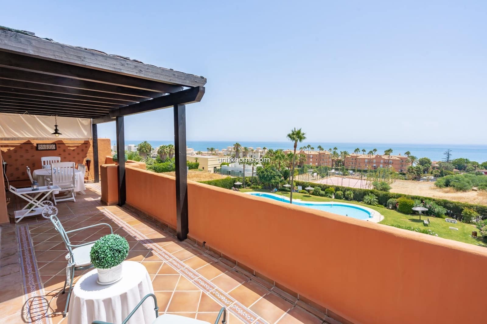 3 bedroom Apartment for sale in Estepona with pool garage - € 495,000 (Ref: 7654073)