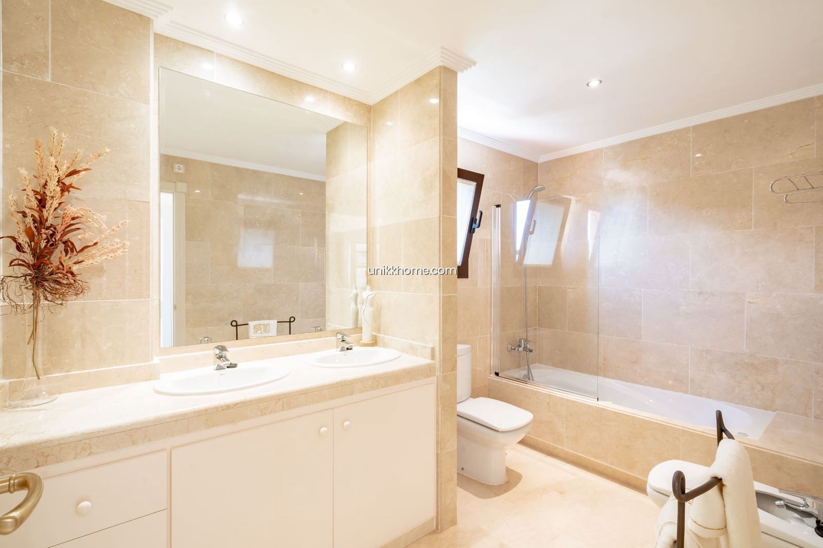 3 bedroom Apartment for sale in Estepona with pool garage - € 495,000 (Ref: 7654073)