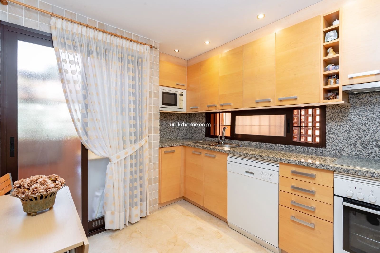 3 bedroom Apartment for sale in Estepona with pool garage - € 495,000 (Ref: 7654073)