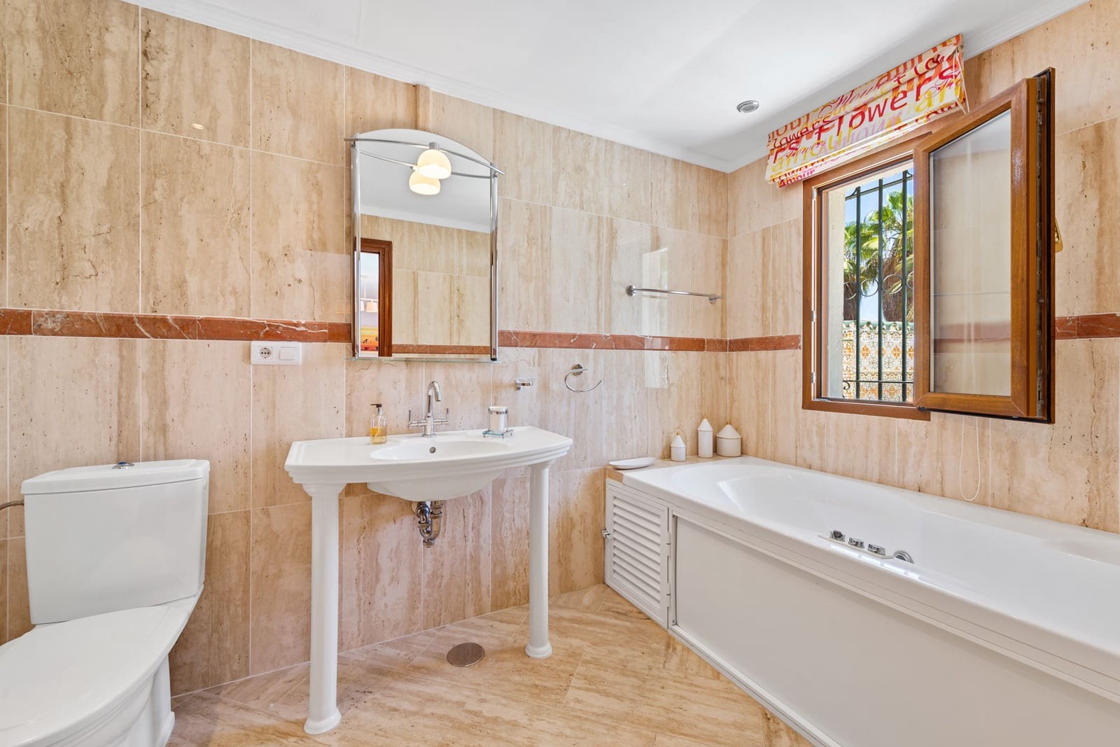 6 sypialnia Willa na sprzedaż w Estepona z basenem garażem - 8 500 000 € (Ref: 7773671)