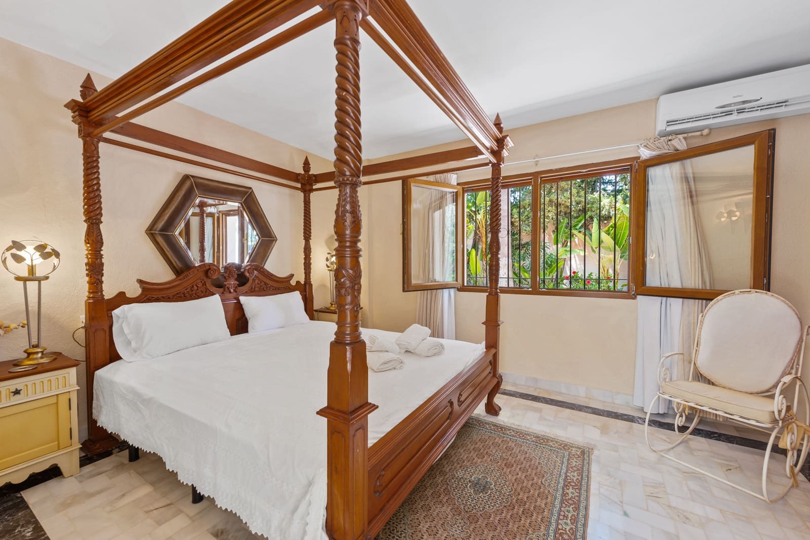6 sypialnia Willa na sprzedaż w Estepona z basenem garażem - 8 500 000 € (Ref: 7773671)