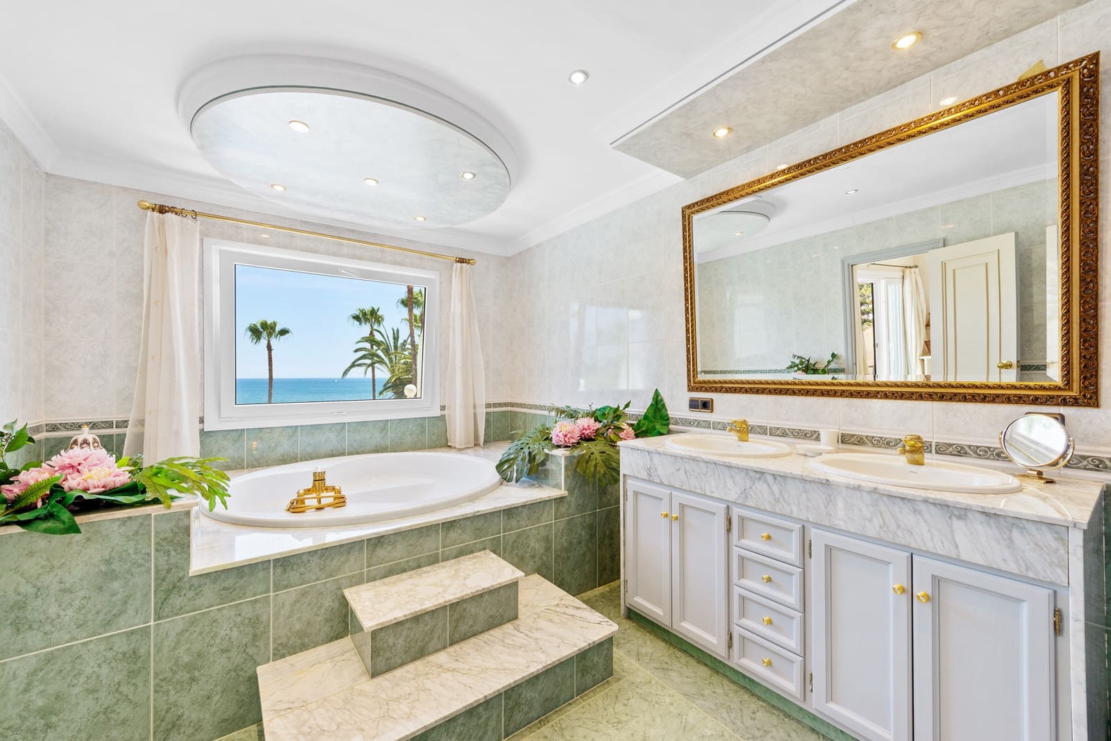 6 sypialnia Willa na sprzedaż w Estepona z basenem garażem - 8 500 000 € (Ref: 7773671)