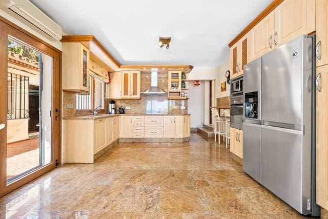 6 sypialnia Willa na sprzedaż w Guadalobón, Estepona z basenem garażem - 8 500 000 € (Ref: 7773671)