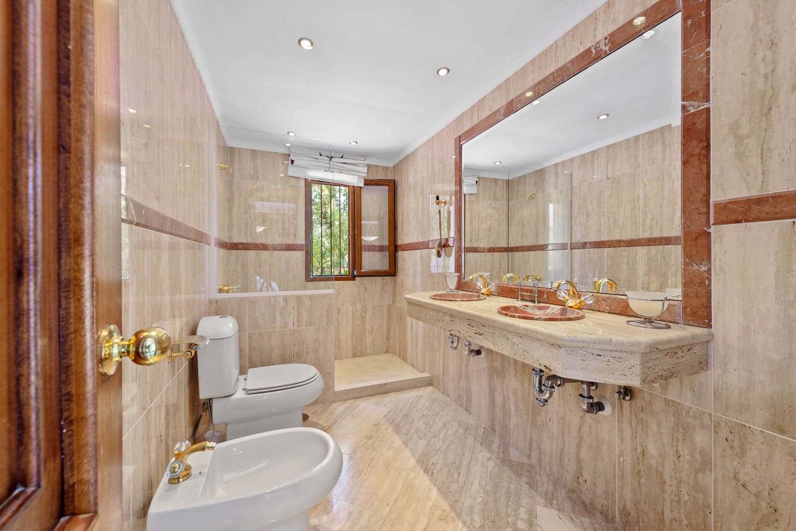 6 sypialnia Willa na sprzedaż w Estepona z basenem garażem - 8 500 000 € (Ref: 7773671)