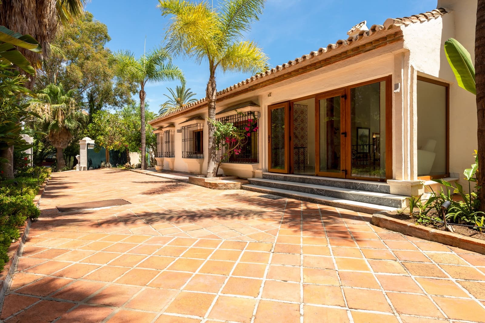 6 sypialnia Willa na sprzedaż w Estepona z basenem garażem - 8 500 000 € (Ref: 7773671)