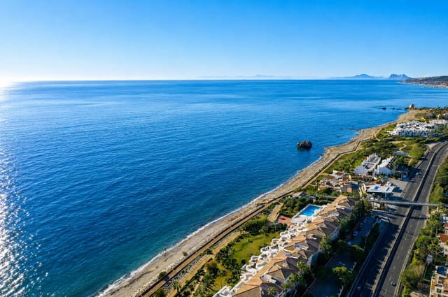 Tontti myytävänä paikassa Buenas Noches, Estepona - 570 000 € (Ref: 7900604)