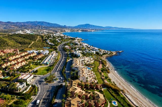 Tontti myytävänä paikassa Buenas Noches, Estepona - 570 000 € (Ref: 7900604)