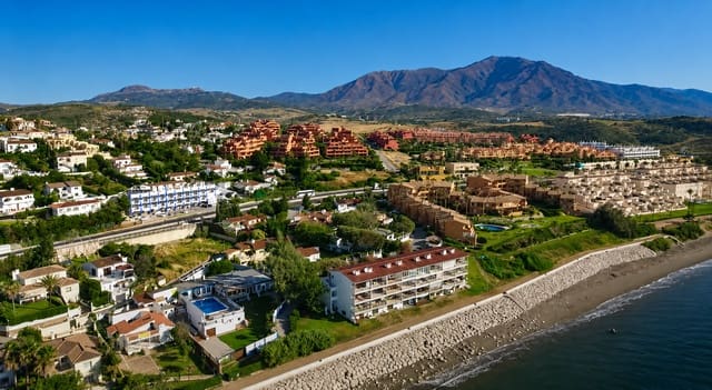Tontti myytävänä paikassa Buenas Noches, Estepona - 570 000 € (Ref: 7900604)