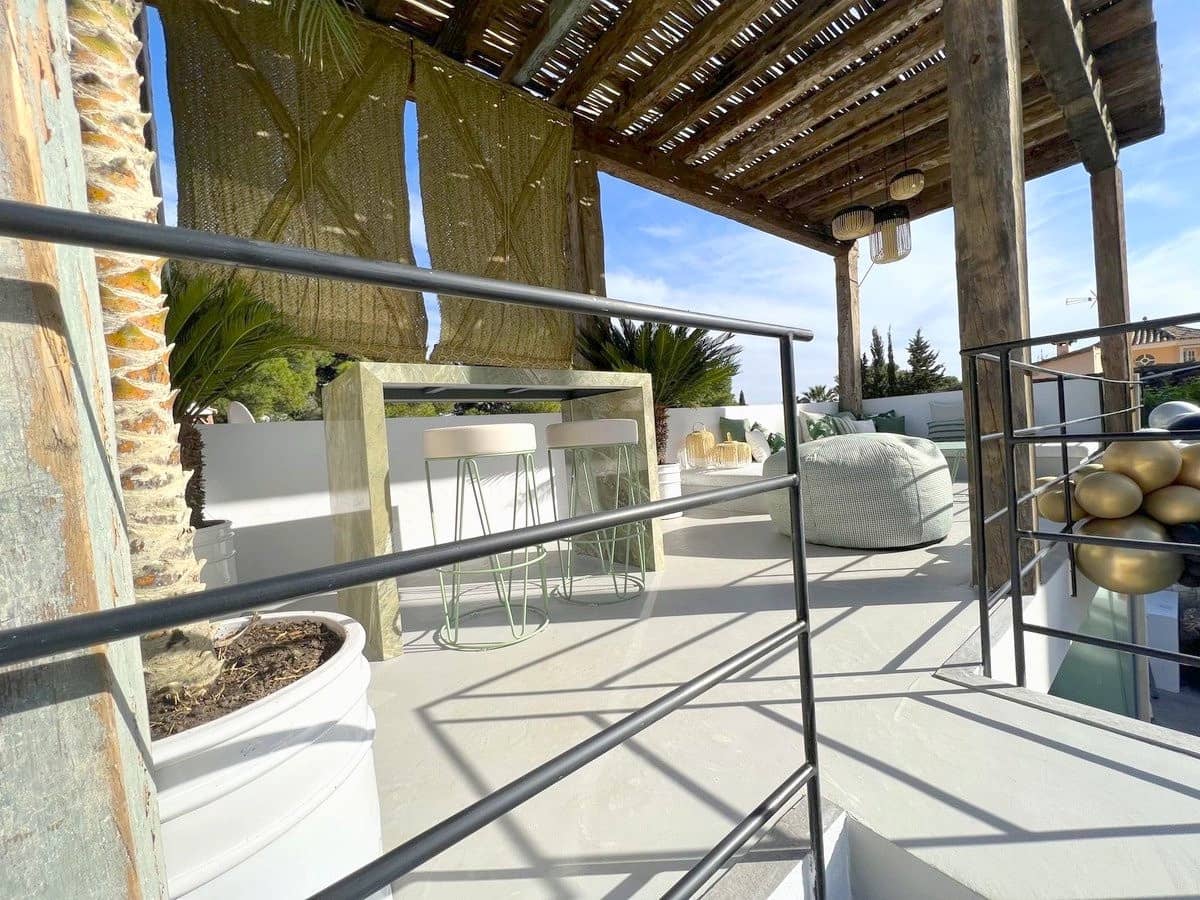 4 bedroom Villa for sale in Nueva Andalucia with pool garage - € 1,950,000 (Ref: 8145941)