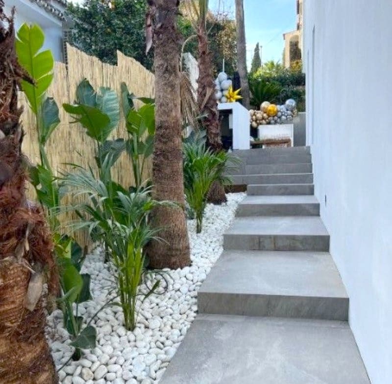 4 bedroom Villa for sale in Nueva Andalucia with pool garage - € 1,950,000 (Ref: 8145941)