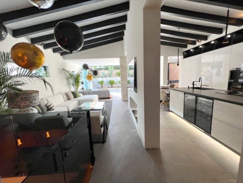 4 bedroom Villa for sale in Nueva Andalucia with pool garage - € 1,950,000 (Ref: 8145941)