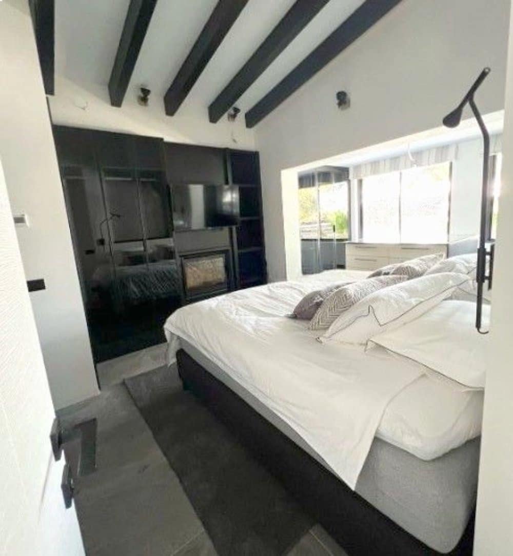 4 bedroom Villa for sale in Nueva Andalucia with pool garage - € 1,950,000 (Ref: 8145941)