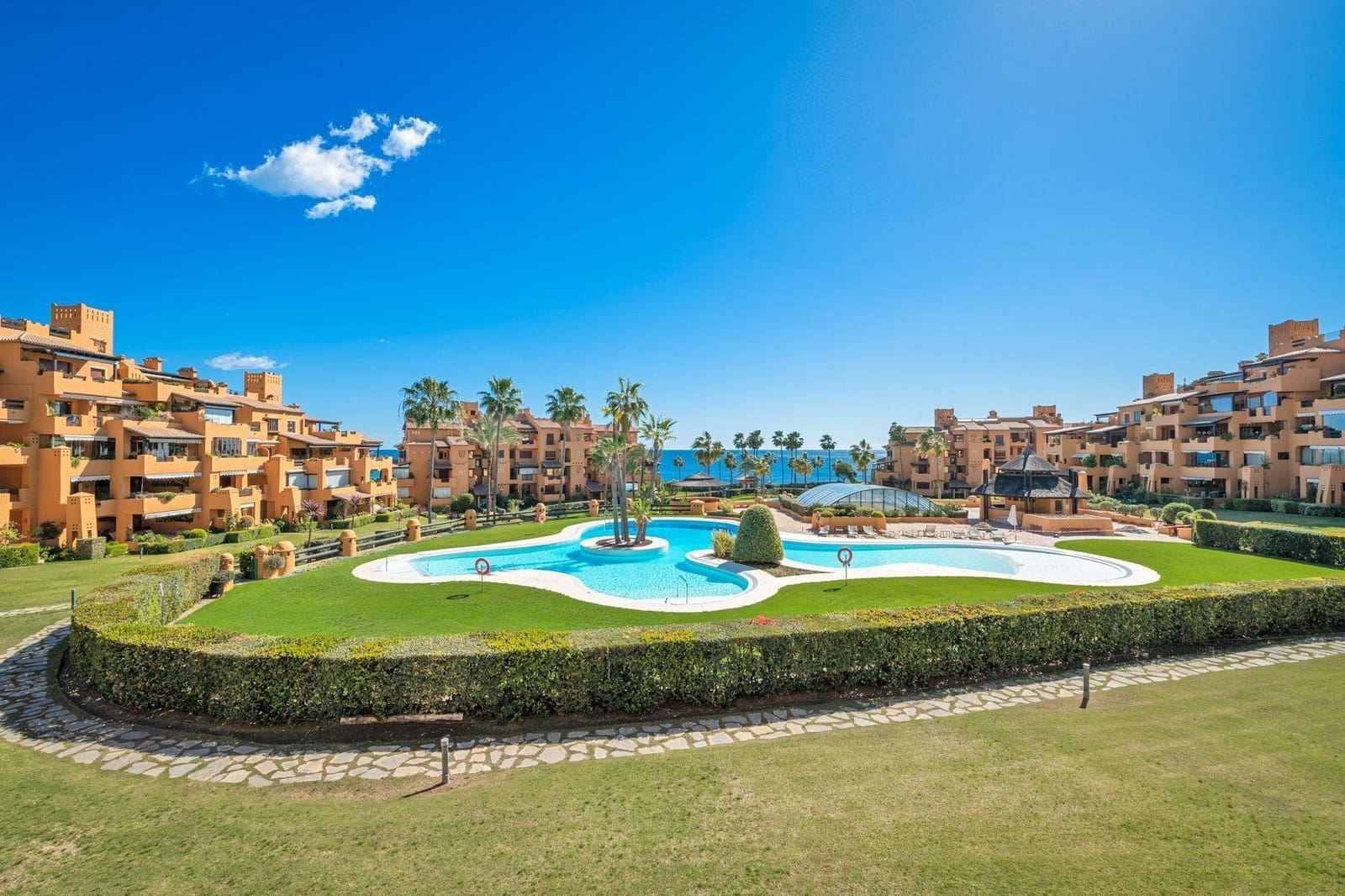 3 Zimmer Apartment zu verkaufen in Estepona mit Pool Garage - 2.395.000 € (Ref: 8149321)