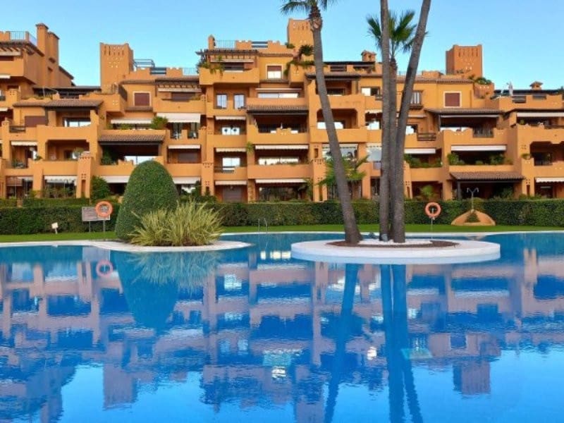 3 Zimmer Apartment zu verkaufen in Estepona mit Pool Garage - 2.395.000 € (Ref: 8149321)