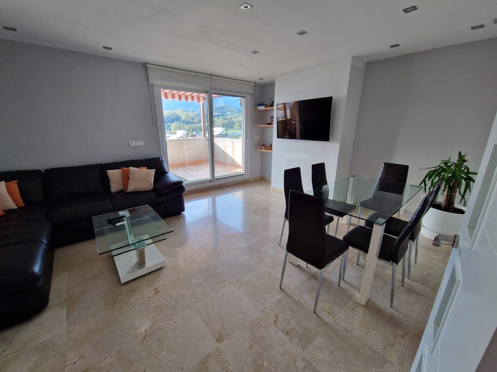 2 sovrum Takvåning till salu i Estepona med pool garage - 399 000 € (Ref: 8181630)