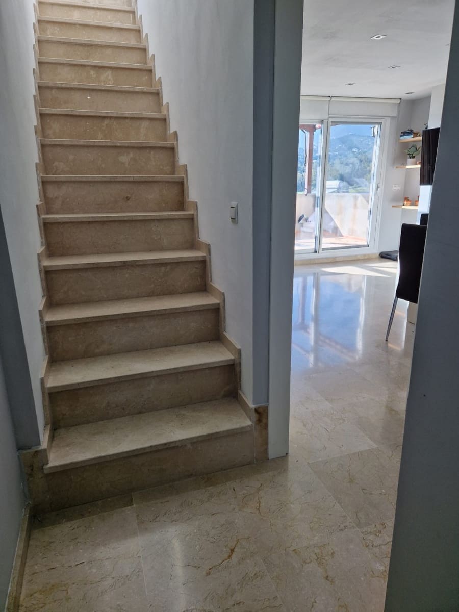 2 sovrum Takvåning till salu i Estepona med pool garage - 399 000 € (Ref: 8181630)