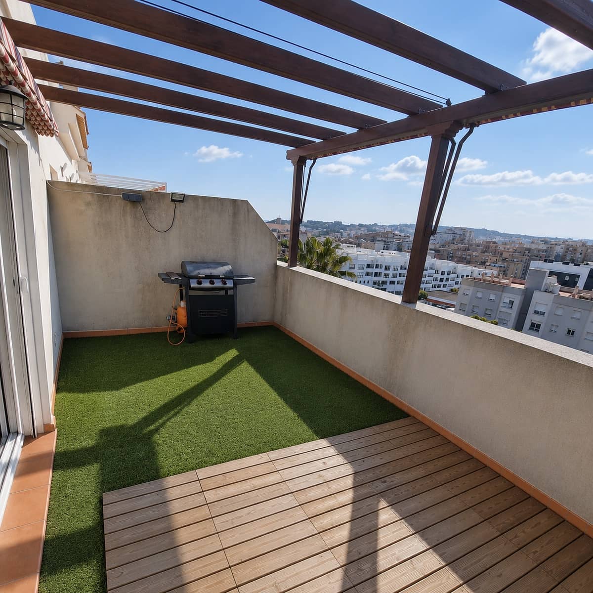 2 sypialnia Penthouse na sprzedaż w Estepona z basenem garażem - 399 000 € (Ref: 8181630)