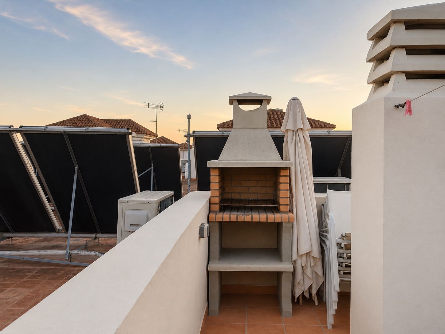 2 sypialnia Penthouse na sprzedaż w Estepona z basenem garażem - 399 000 € (Ref: 8181630)