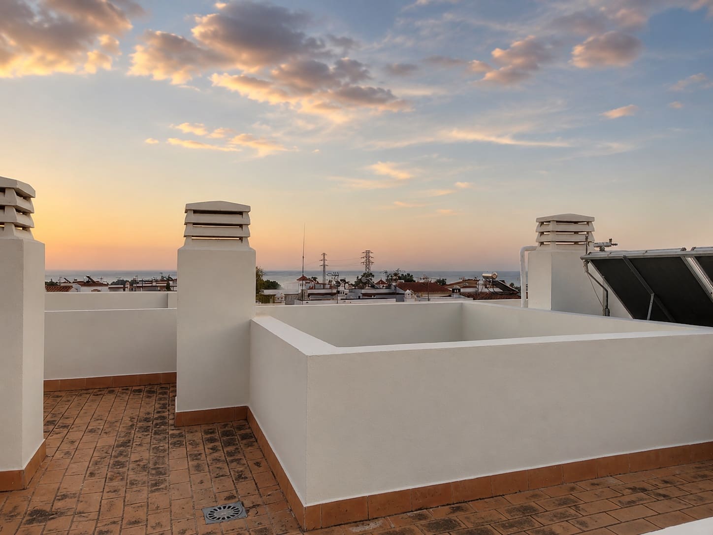2 sypialnia Penthouse na sprzedaż w Estepona z basenem garażem - 399 000 € (Ref: 8181630)