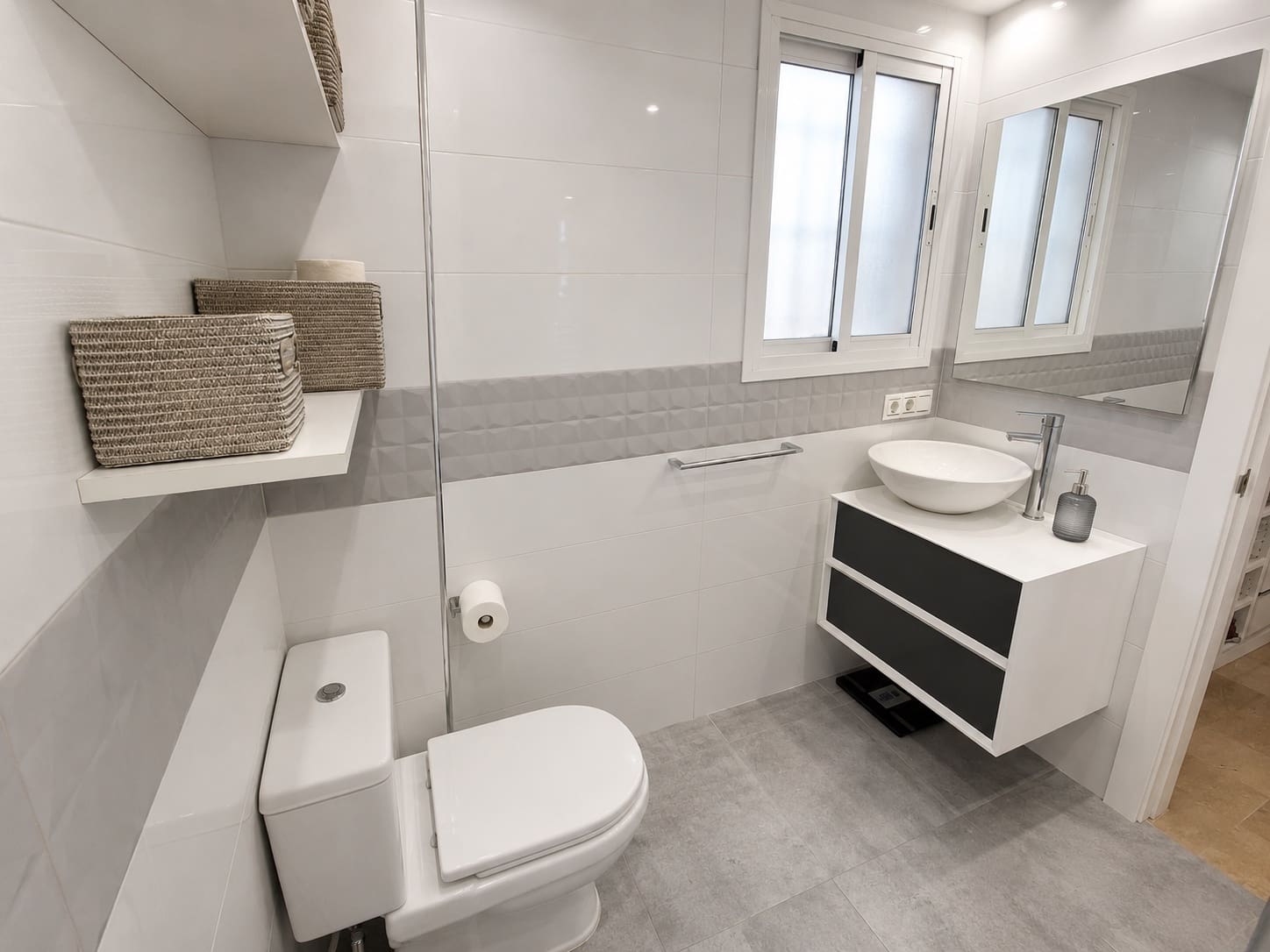 2 sypialnia Penthouse na sprzedaż w Estepona z basenem garażem - 399 000 € (Ref: 8181630)