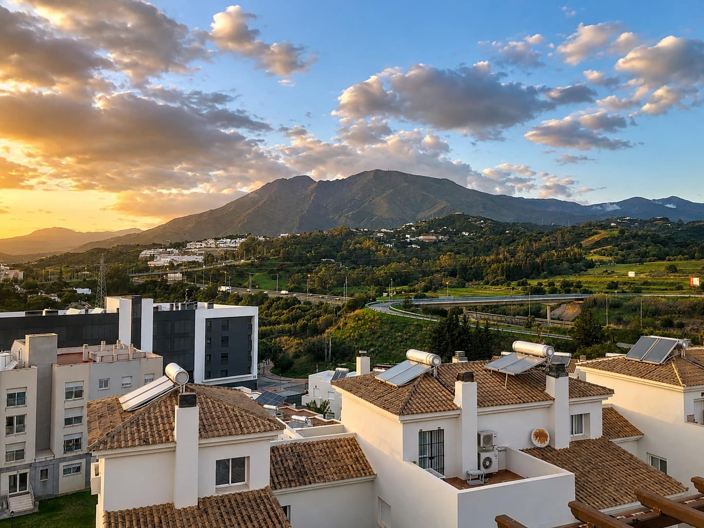 2 sypialnia Penthouse na sprzedaż w Estepona z basenem garażem - 399 000 € (Ref: 8181630)