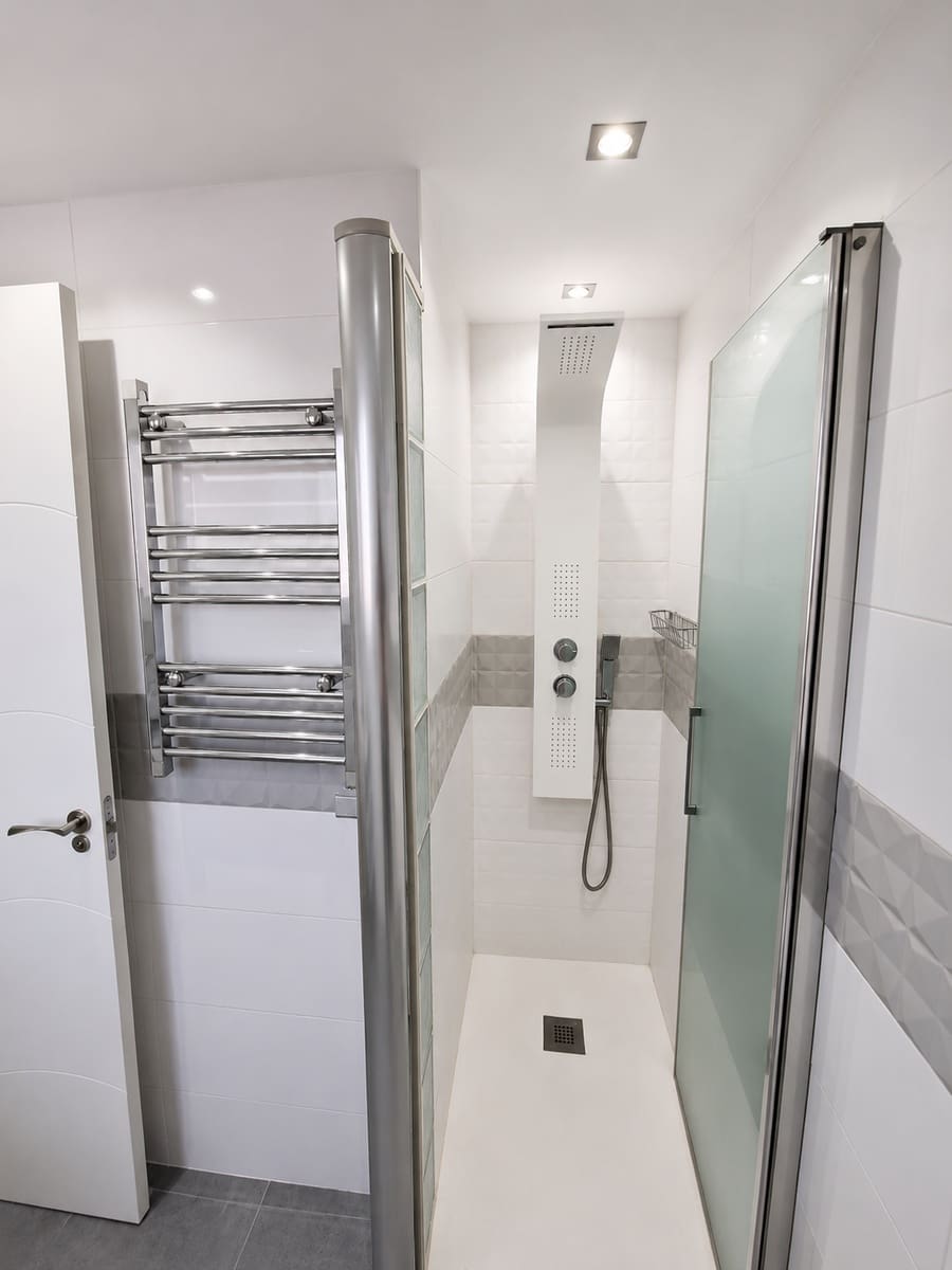 2 sypialnia Penthouse na sprzedaż w Estepona z basenem garażem - 399 000 € (Ref: 8181630)