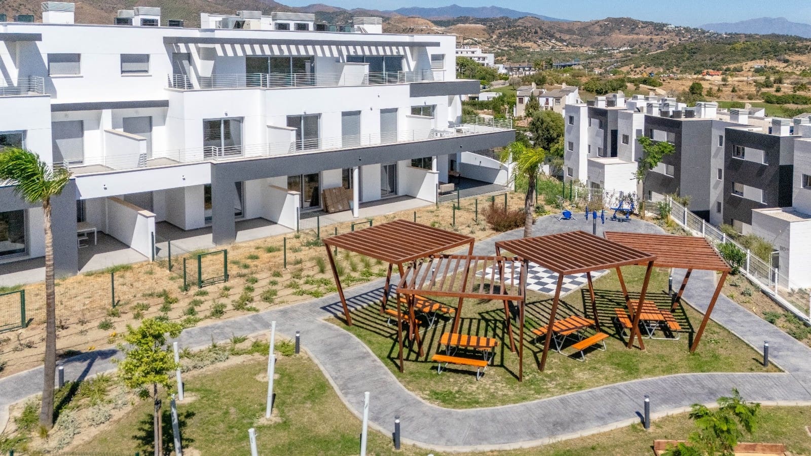 3 soveværelse Lejlighed til salg i Estepona med swimmingpool garage - € 395.000 (Ref: 8183146)