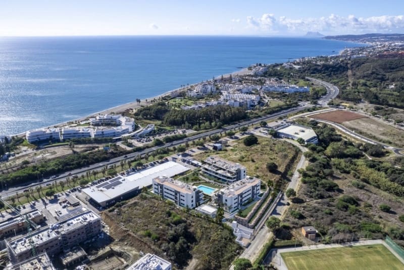 Ático de 2 habitaciones en Estepona en venta con piscina garaje - 570.000 € (Ref: 8187475)