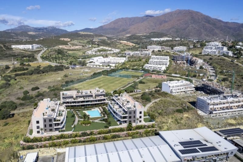 Ático de 2 habitaciones en Estepona en venta con piscina garaje - 570.000 € (Ref: 8187475)