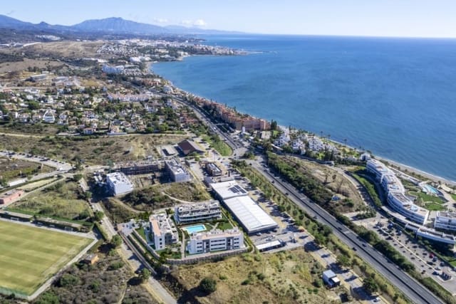 Ático de 2 habitaciones en Estepona en venta con piscina garaje - 570.000 € (Ref: 8187475)