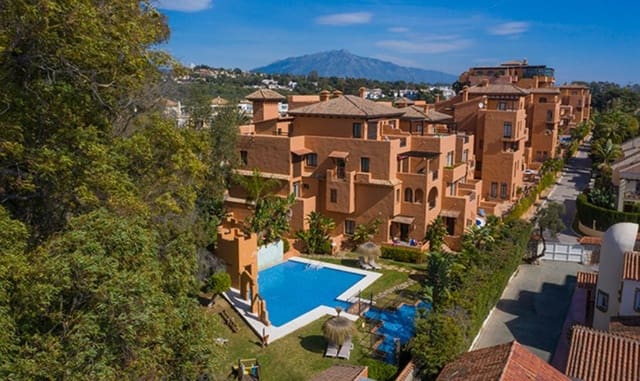 5 soveværelse Lejlighed til salg i El Paraiso, Estepona med swimmingpool garage - € 749.000 (Ref: 8245008)