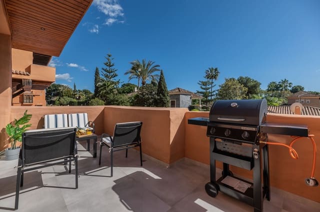 5 soveværelse Lejlighed til salg i El Paraiso, Estepona med swimmingpool garage - € 749.000 (Ref: 8245008)