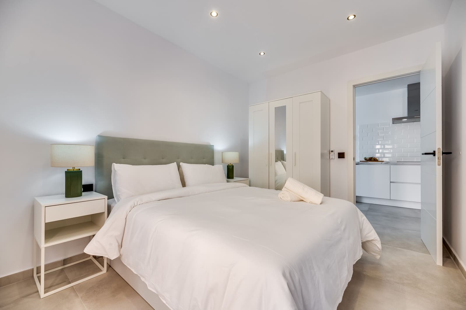 5 soverom Leilighet til salgs i El Paraiso med svømmebasseng garasje - € 749 000 (Ref: 8245008)